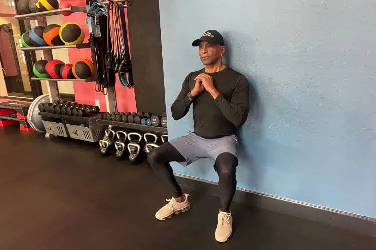 wall squats exercise